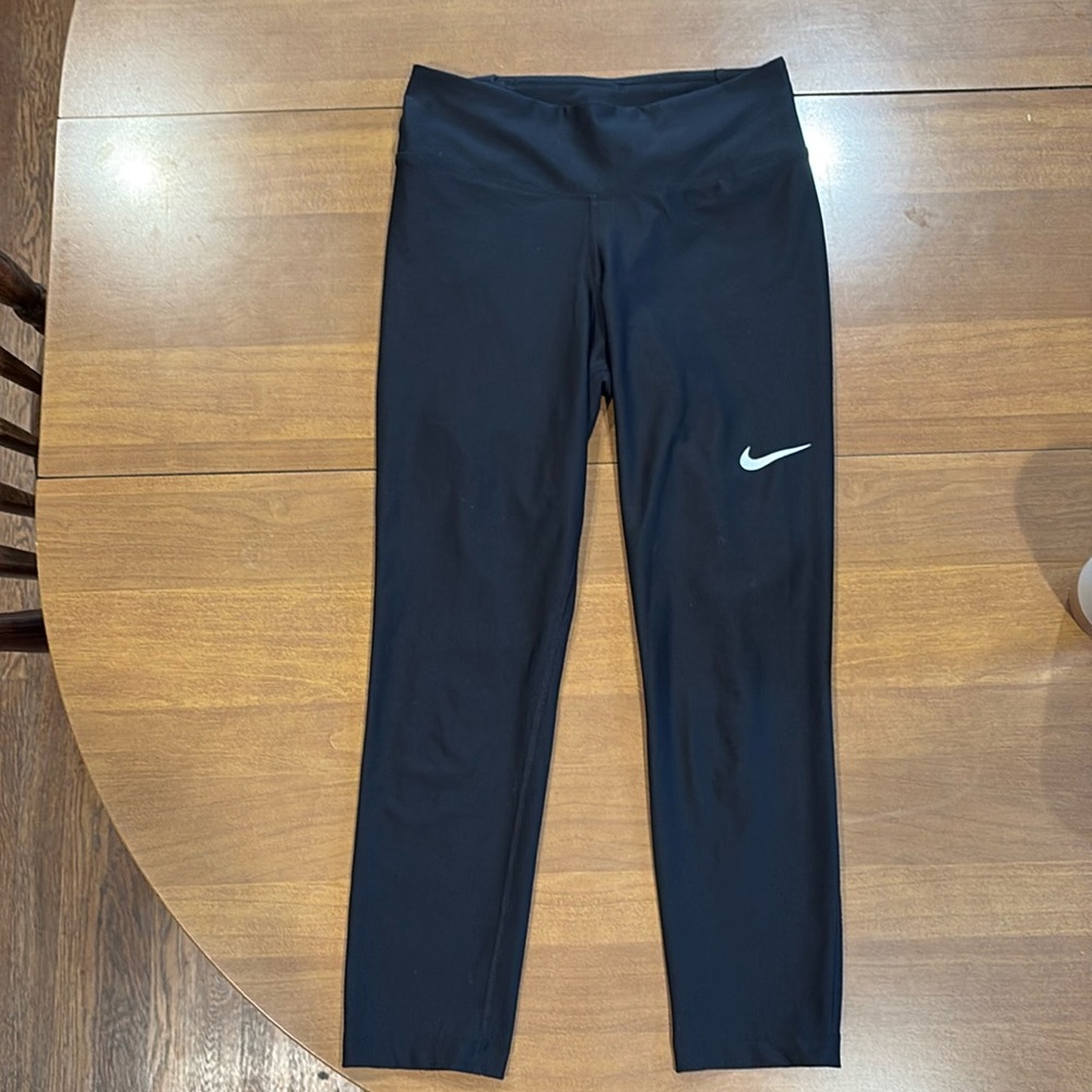Nike dri-fit crop leggings.